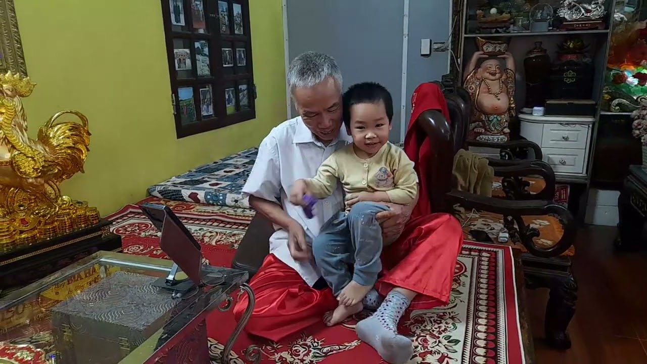 Ông nội tuổi 70