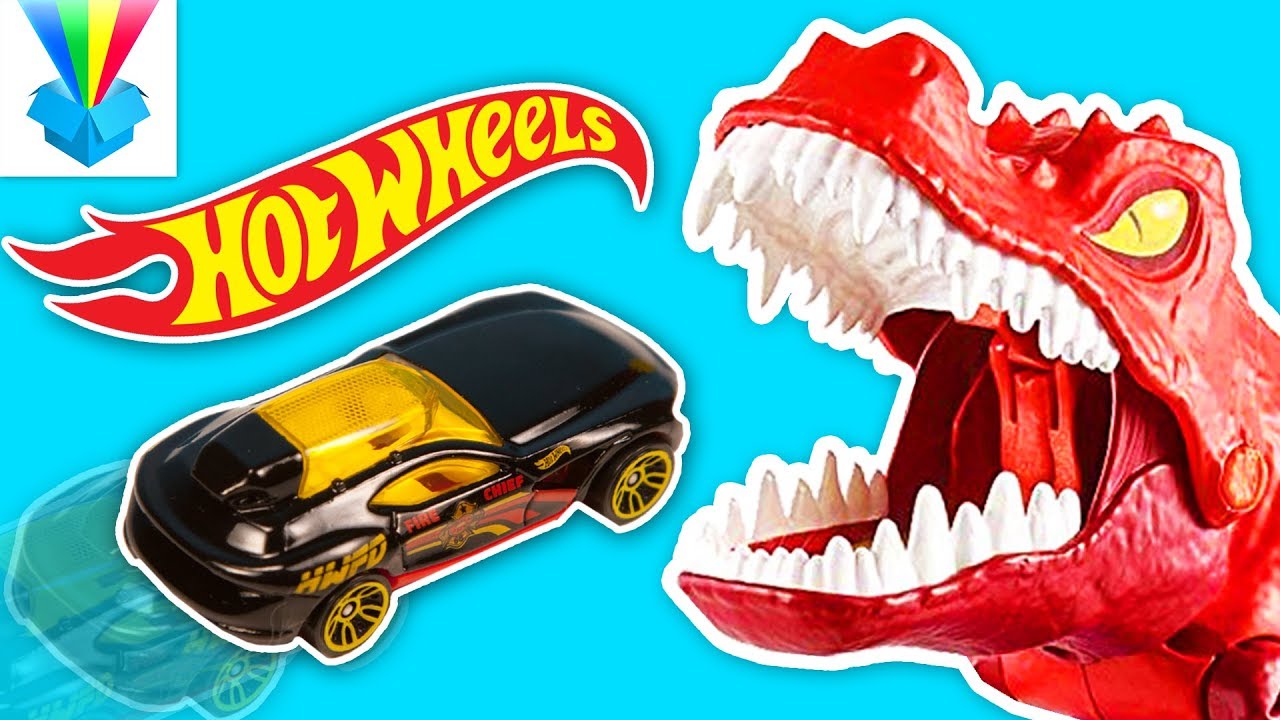 Kicsomi - D&iacute;n&oacute;t&aacute;mad&aacute;s! ⚽Csocs&oacute;⚽ egy T-Rex-szel k&uuml;zd meg a Hot Wheels&reg; T-rex z&uacute;z&oacute; p&aacute;lyaszettj&eacute;n