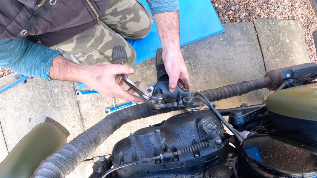 Royal Enfield Classic 350 -  Rear brake pedal adjustment