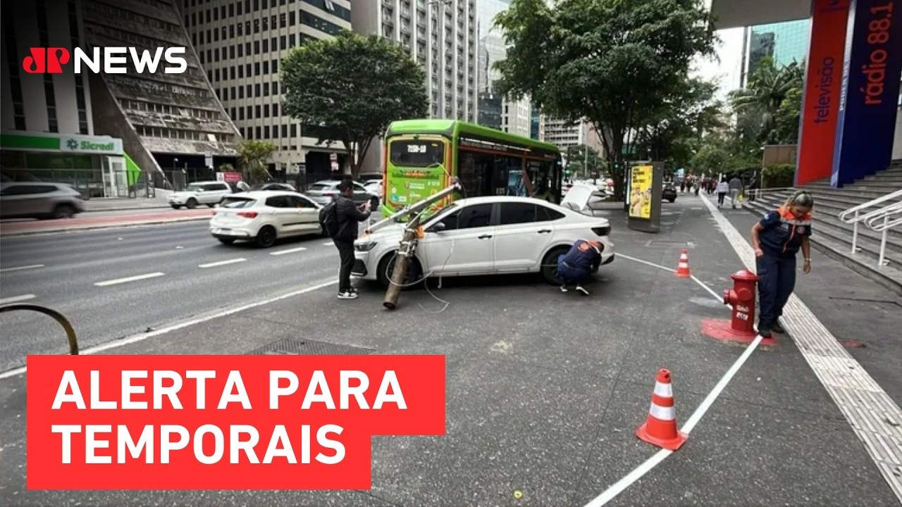 Defesa Civil de SP faz ação sobre riscos das chuvas