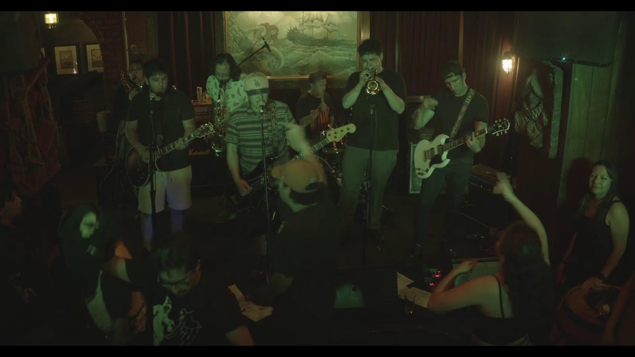 Dskarados live at The Redwood Bar