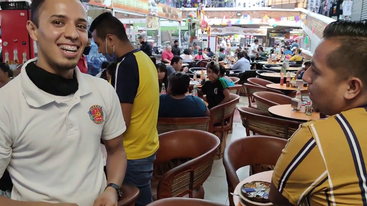 Es el área de las comidas del Mercado de San Juan de Dios, Cotidiano399