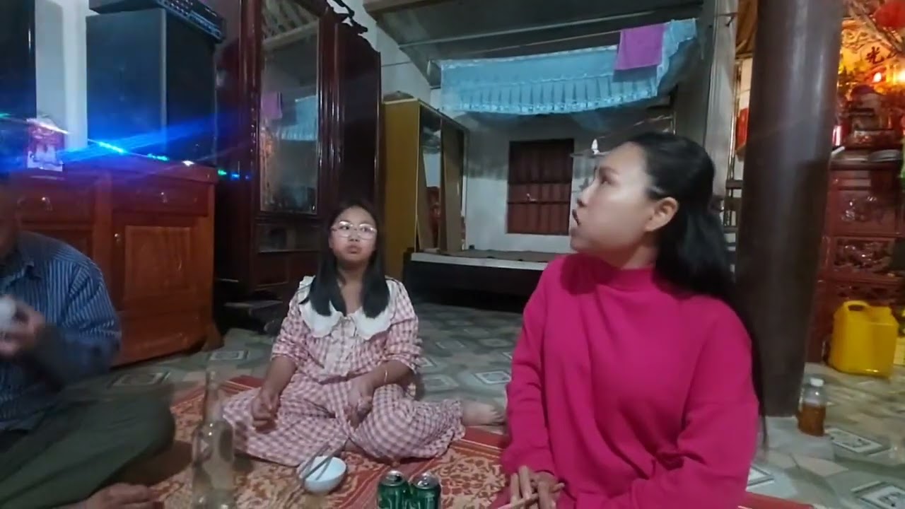 Bữa cơm gia đình ngày Tết