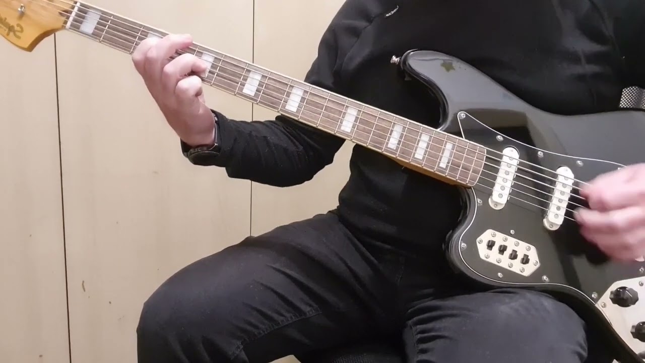 Fender Squier Bass vi  (the cure exploding boy)