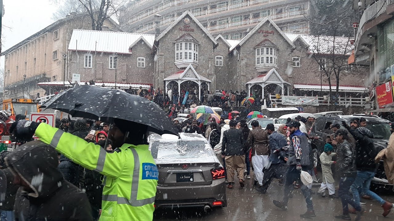 today mureee live snow falling 2021 mureee heavy snow falling murree mallroad new snow fall video
