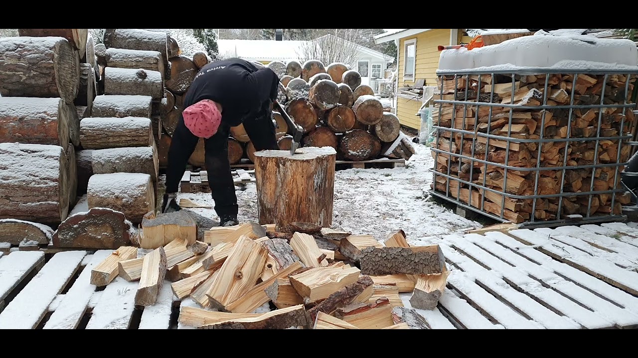 Sweden's 🇸🇪 Husqvarna S2800 vs Finland's 🇫🇮 Fiskars X25 hand splitting 🪓🪵🔥🏡🇸🇪 round 2