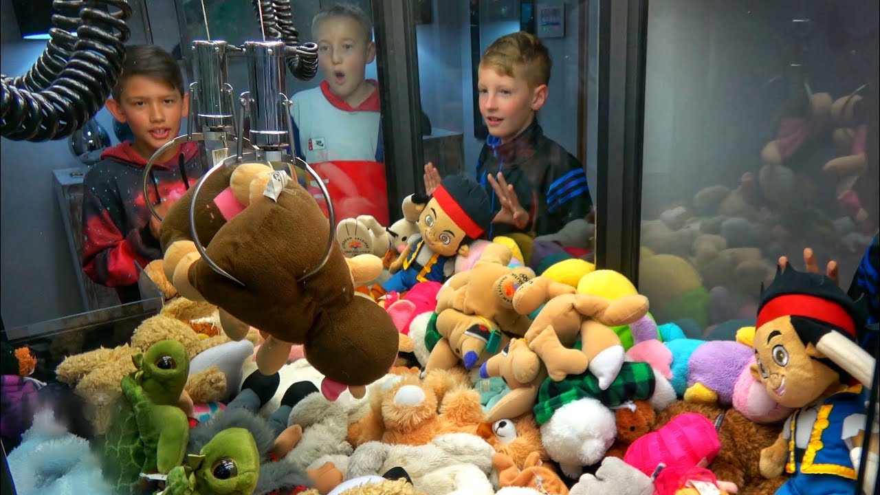 EPIC CLAW MACHINE CHALLENGE!