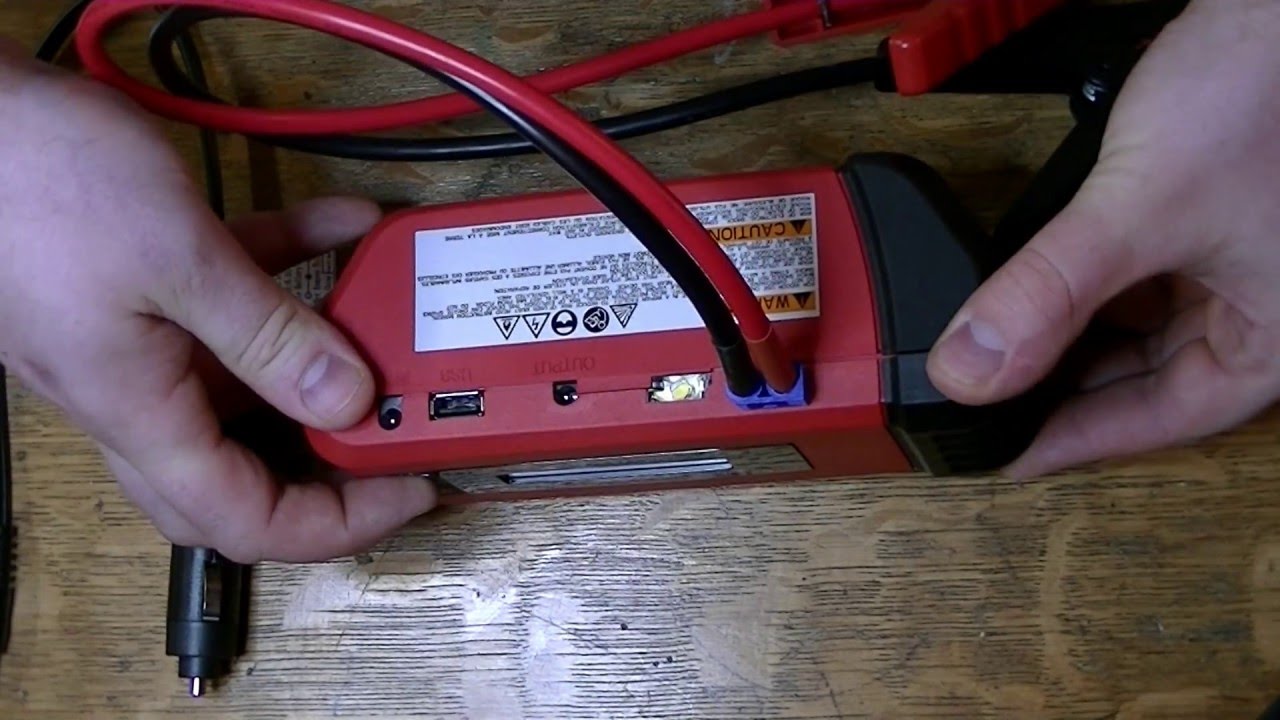 Snap On EEJP200M  12 V Li-Ion Compact Engine Starter/ USB Charger and Light