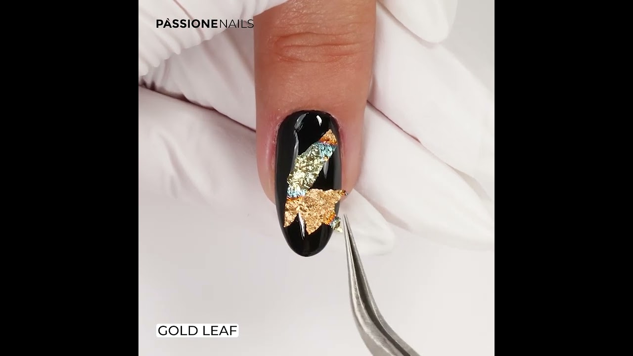 Green and black gel polish with golden flakes | PassioneNails