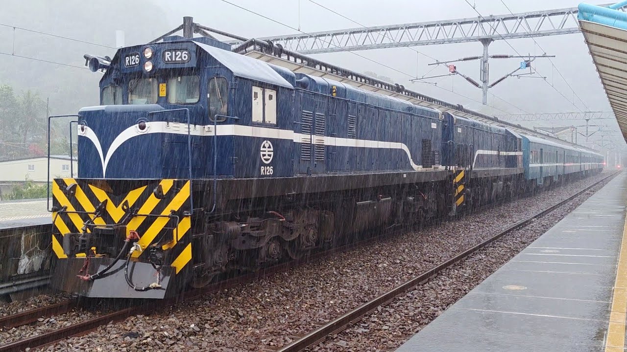 2026.01.24 大武車站 藍皮解憂號雨中出站 (5898次)