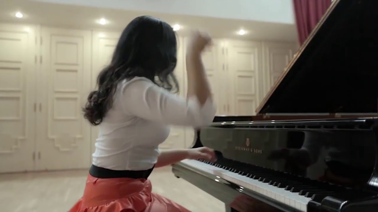 Dinara Klinton plays Liszt Etudes