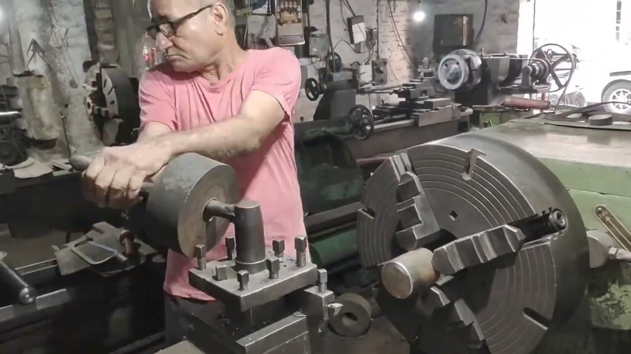 Broken thread bolt repair of rolling machine