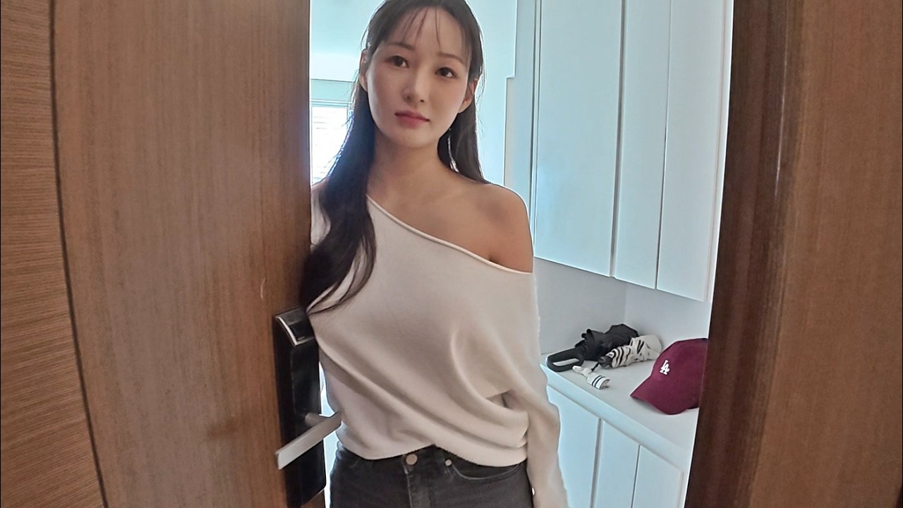 대표님을 집에 초대했습니다.. 라면 먹고 갈래요?