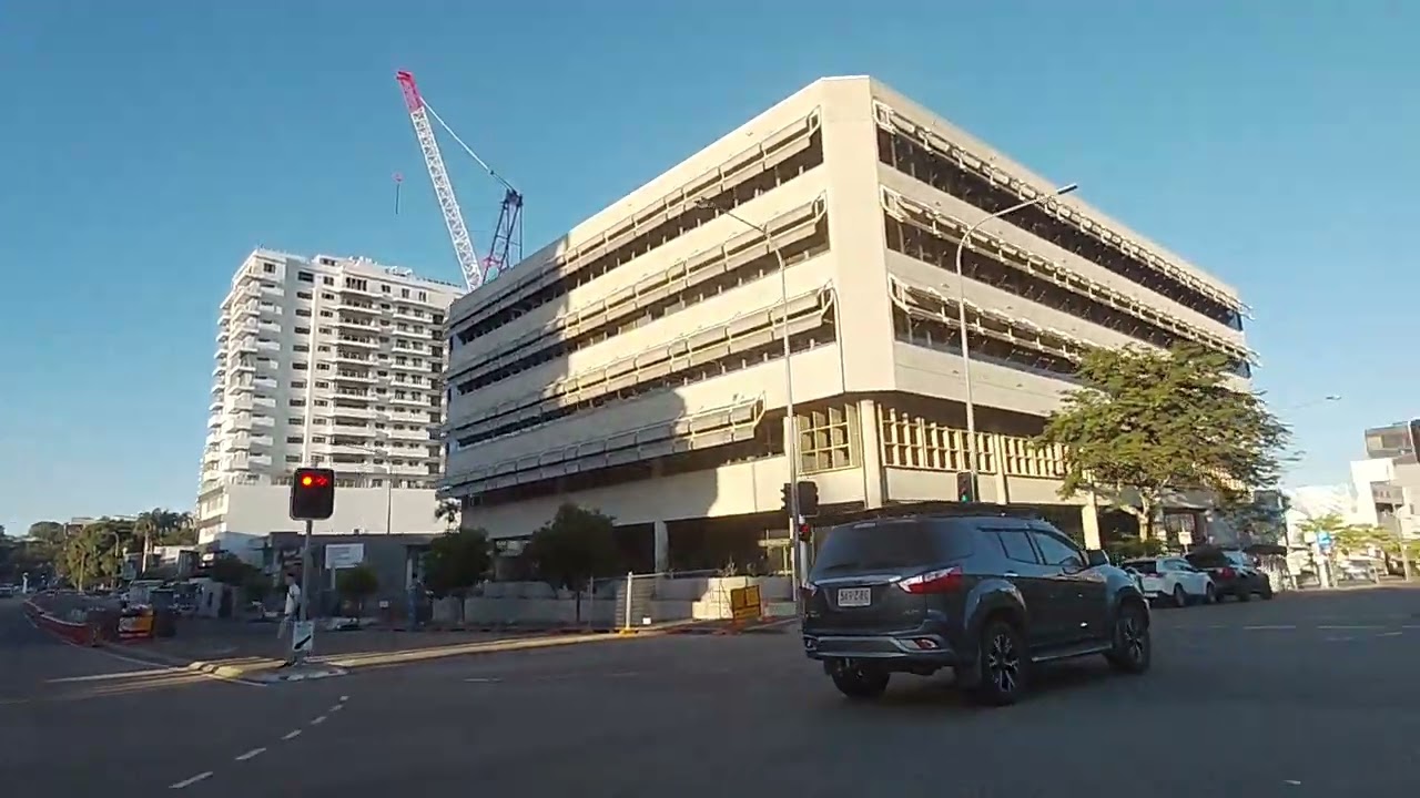 Driving in Townsville city and the Strand