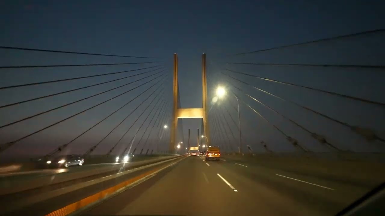 Night Drive over the Alex Fraser Bridge (Northbound)・4K HDR