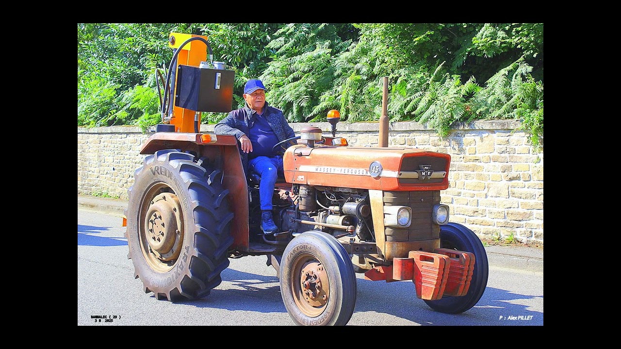 Défilé des engins agricoles anciens  , fête des vieux métiers BANNALEC  3 août 2025
