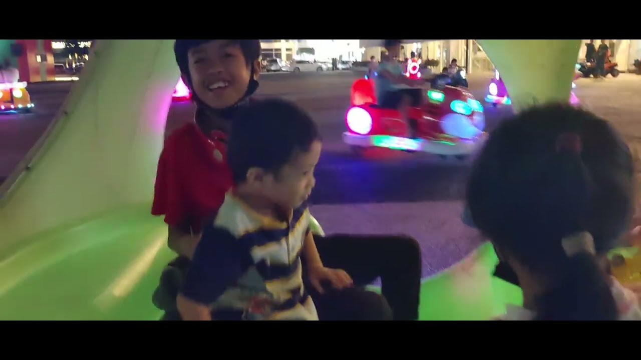 Fun car ride at Anggun City Rawang - lg Wing