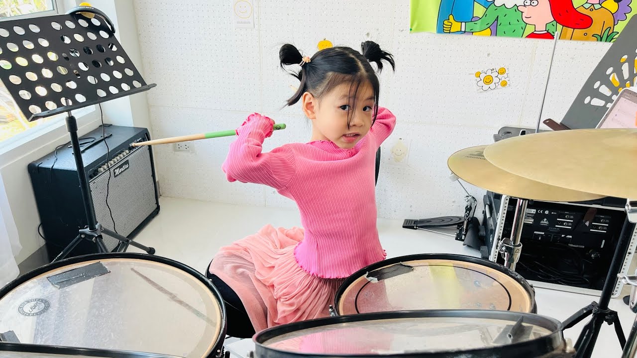  นัชชา ฝึกเล่นเพลง Girls Like You สำหรับการแสดงครับ