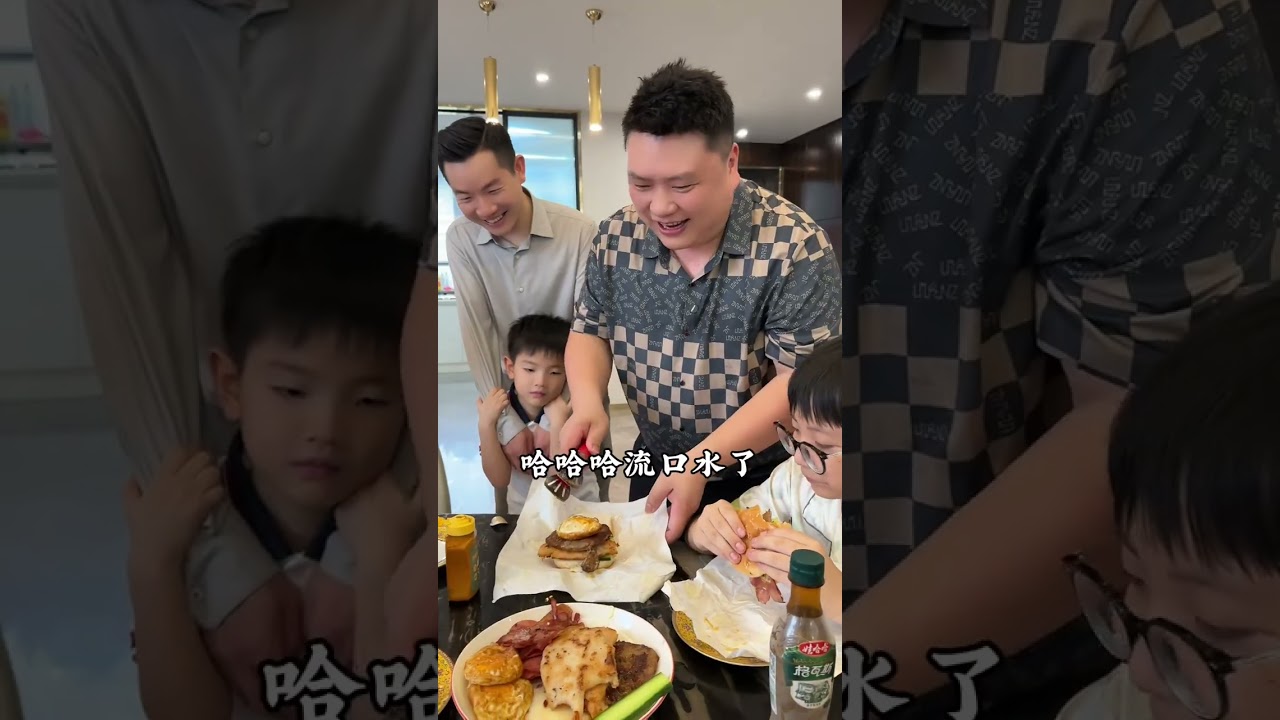 五一假期你们都到哪里玩？我们全家就不出去人挤人了，大宝邀请了同学来家里玩，哥哥，弟弟下厨安排好了一切，居然做了这么多好吃