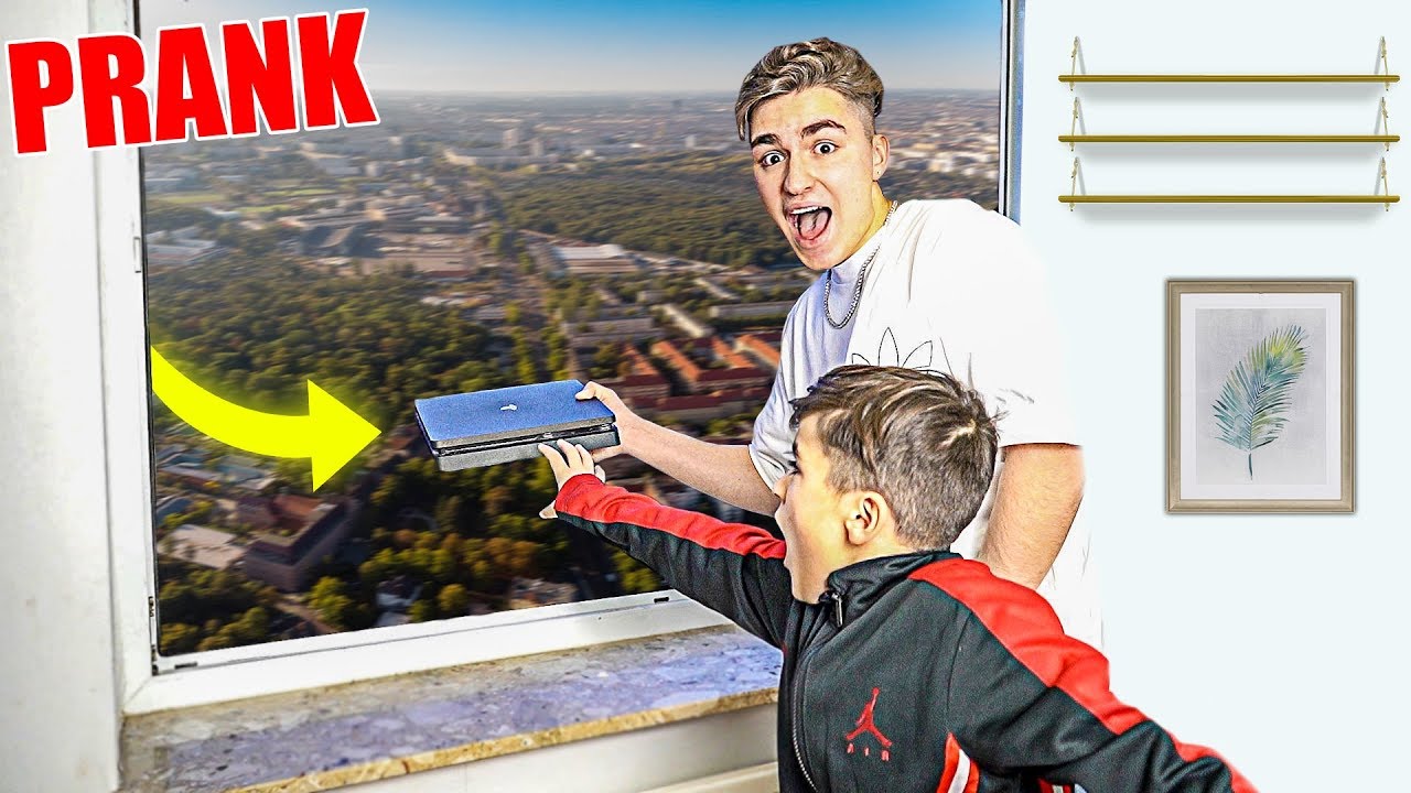 WÜTENDER BRUDER WIRFT PS4 AUS FENSTER!!! PRANK GEHT SCHIEF!!