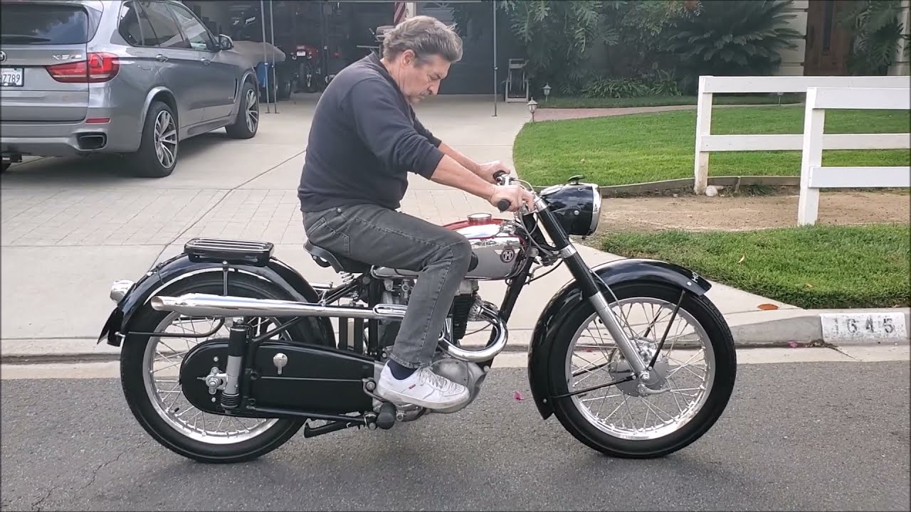 Thumper ain't got nothin' on this single-cylinder Horex Regina motorcycle