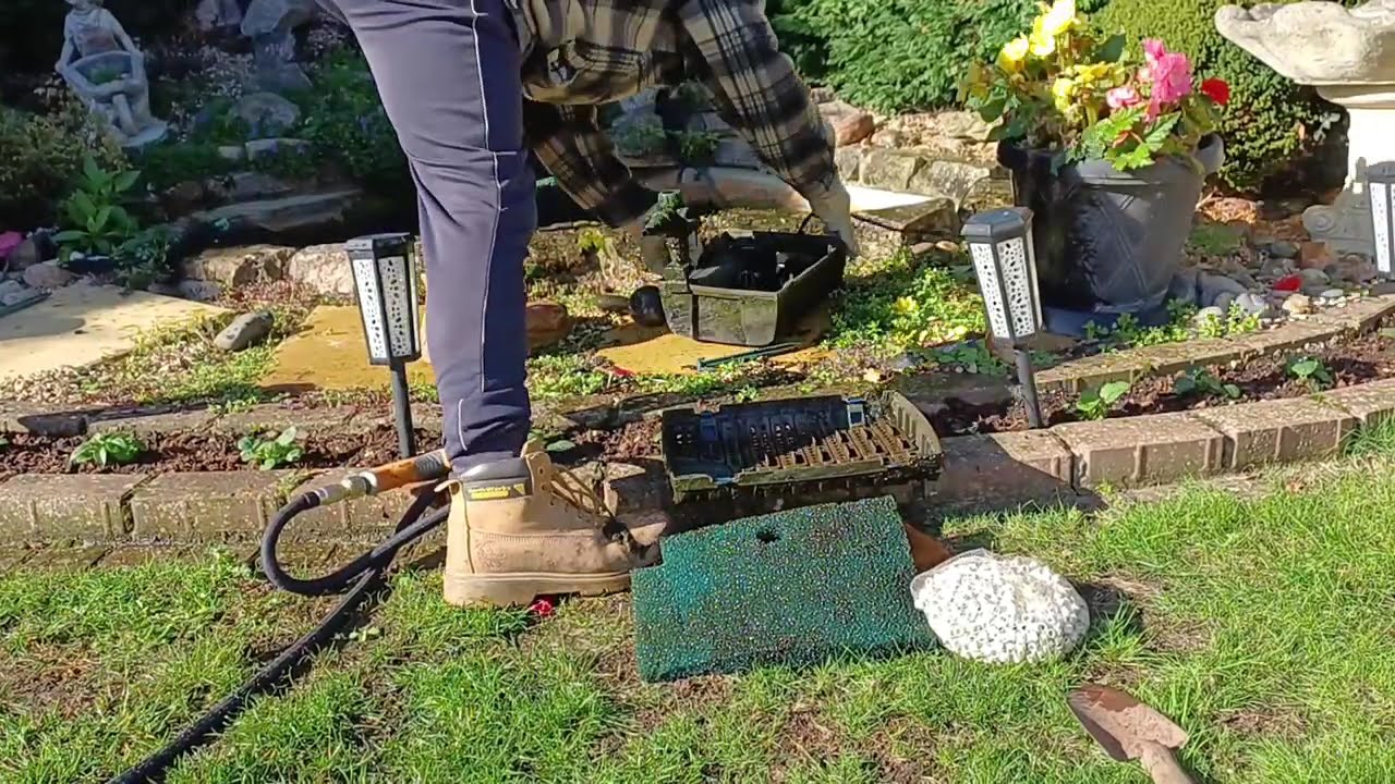 This pond had stopped working | Satisfying pond Transformation! 🌿💧