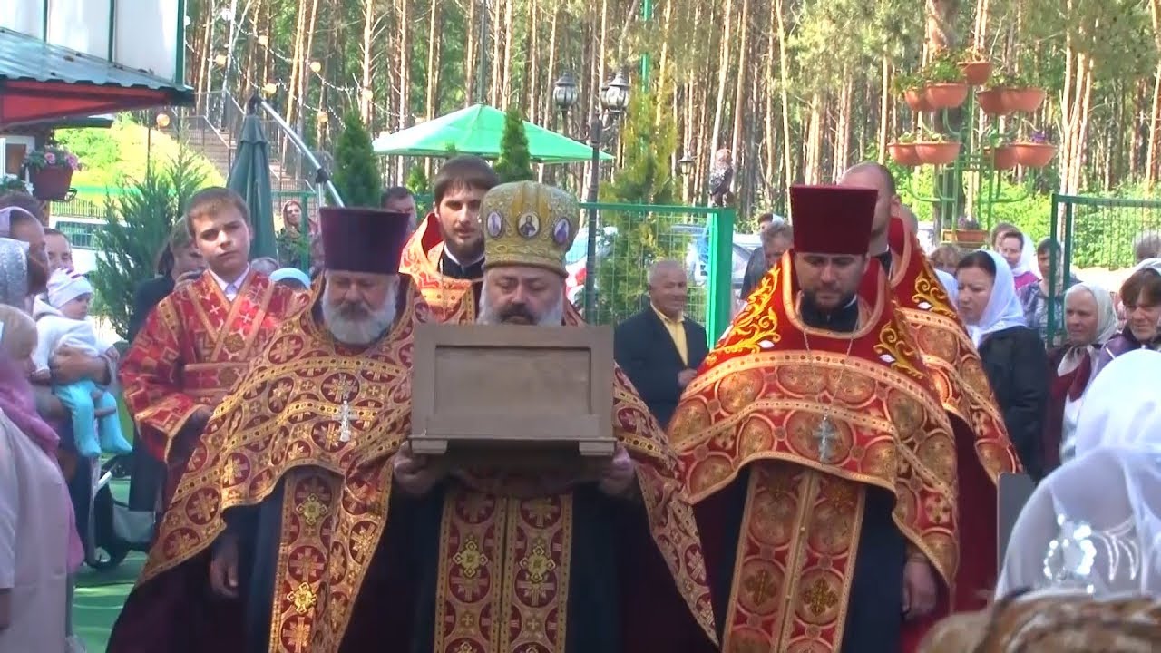 Ковчег с мощами святых – в храме Петра и Февронии