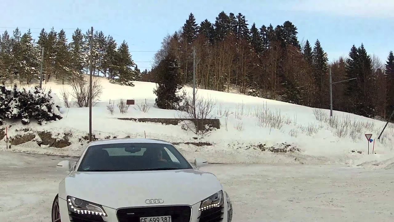 Audi R8 drift in SNOW