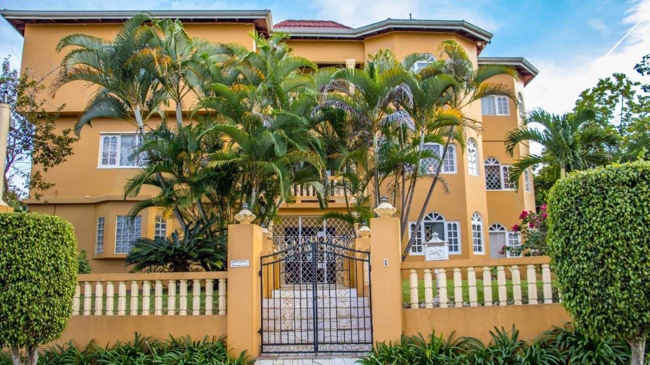 Beautiful 6 Bedroom 5 Bathroom House for sale on Kirkview Terrace, Ingleside, Mandeville, Jamaica