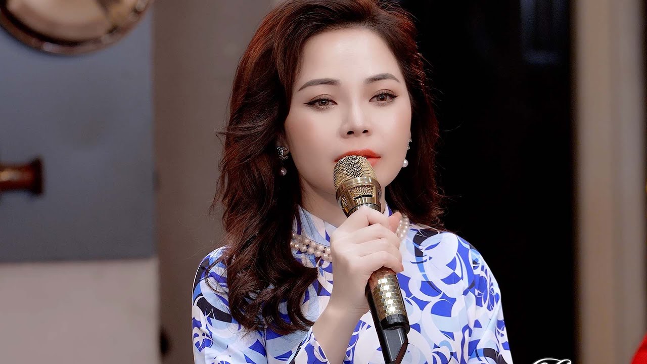 Thị Trấn Về Đêm - Lâm Nguyệt Ánh