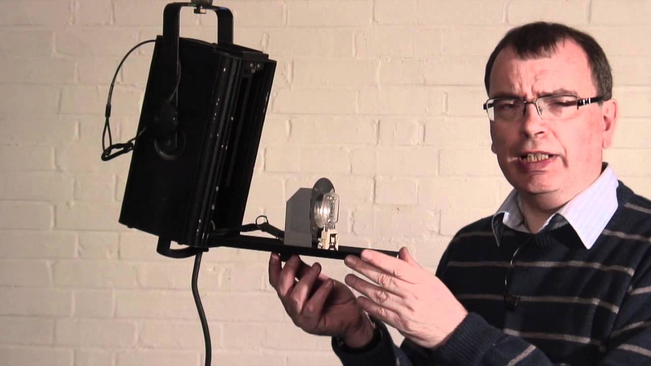Introduction to Stage Lighting. No2 Fresnels
