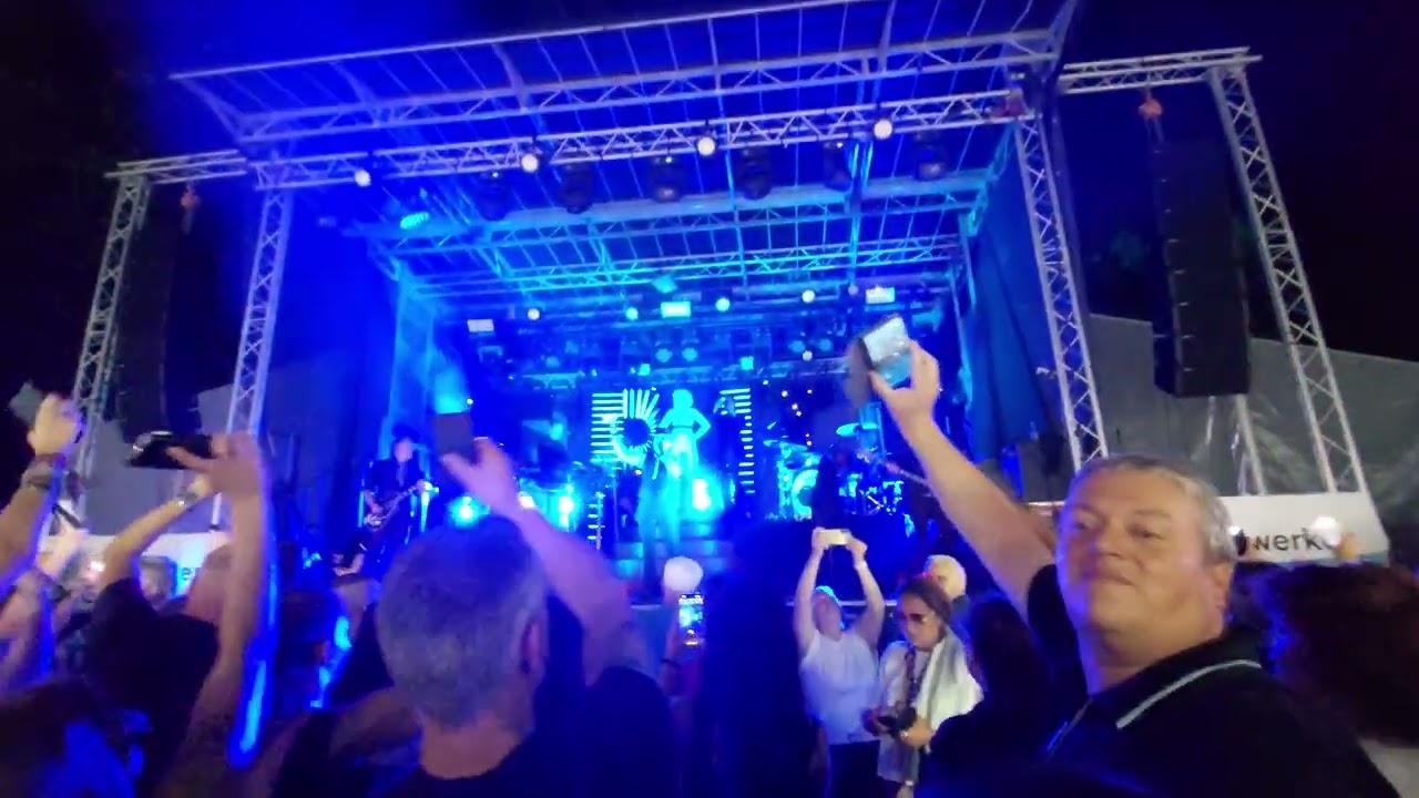 Les Truttes bij Parkfeesten Aalst 01-08-2024 was echt de max , zo een massa volk.