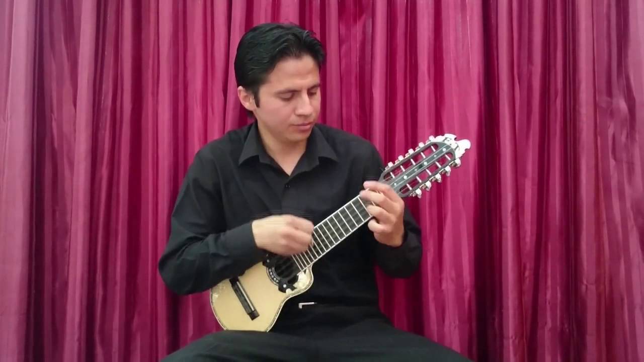 EXODO CHARANGO Interpretado por Walter Tobar