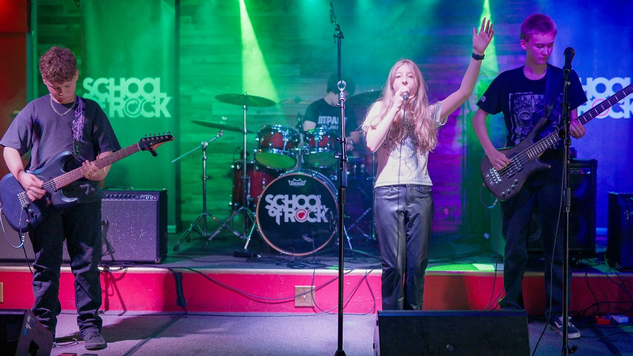 Supernova Goes Pop – Powerman 5000 Cover | Giulia Live at Cactus Jack’s Tavern (School of Rock)