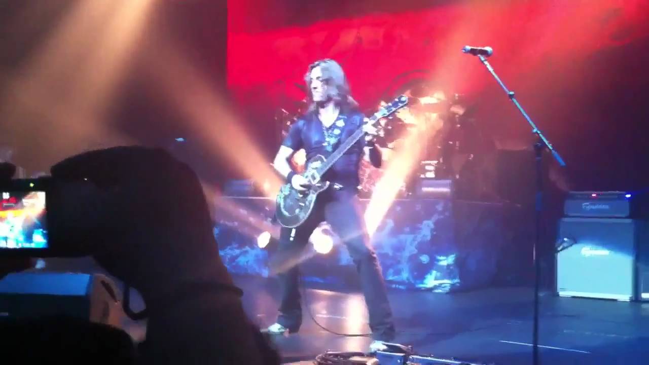 Angra - For Whom the Bell Tolls (Metallica) @ CitiBank Hall (13/11/10)
