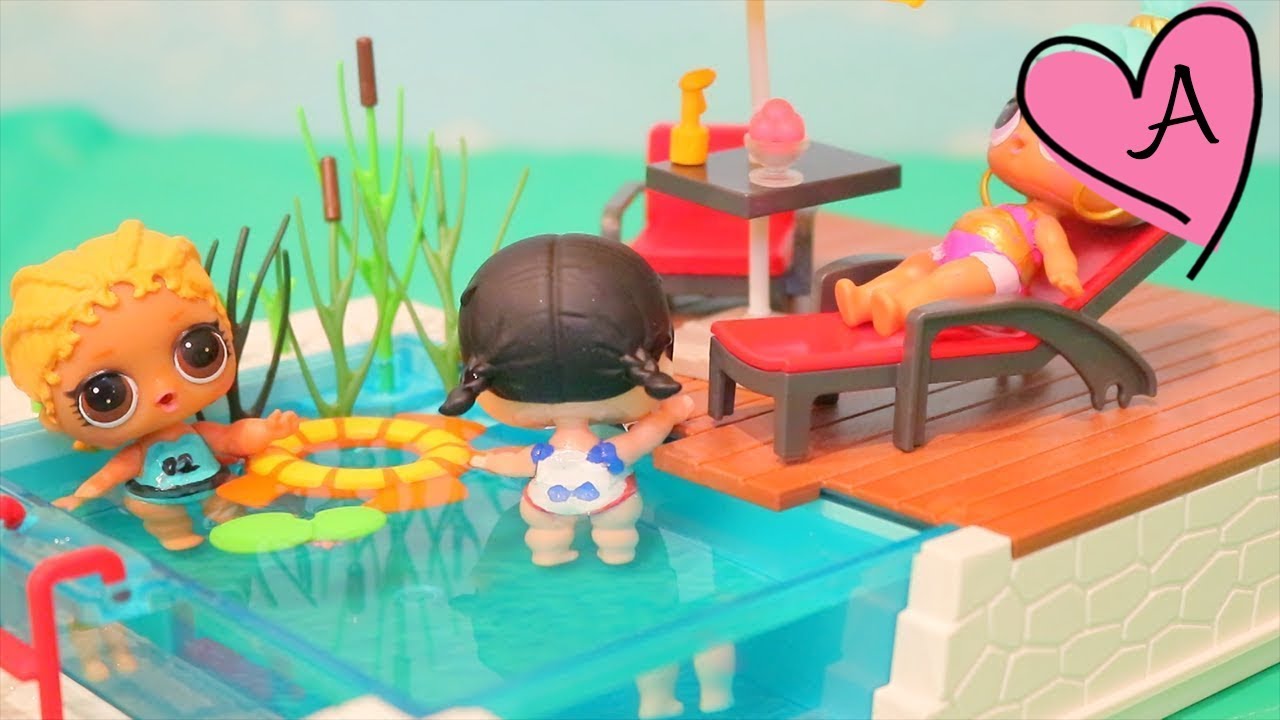 Bebes LOL van a la piscina y encuentran unicornio | Muñecas y juguetes con Andre para niñas y niños