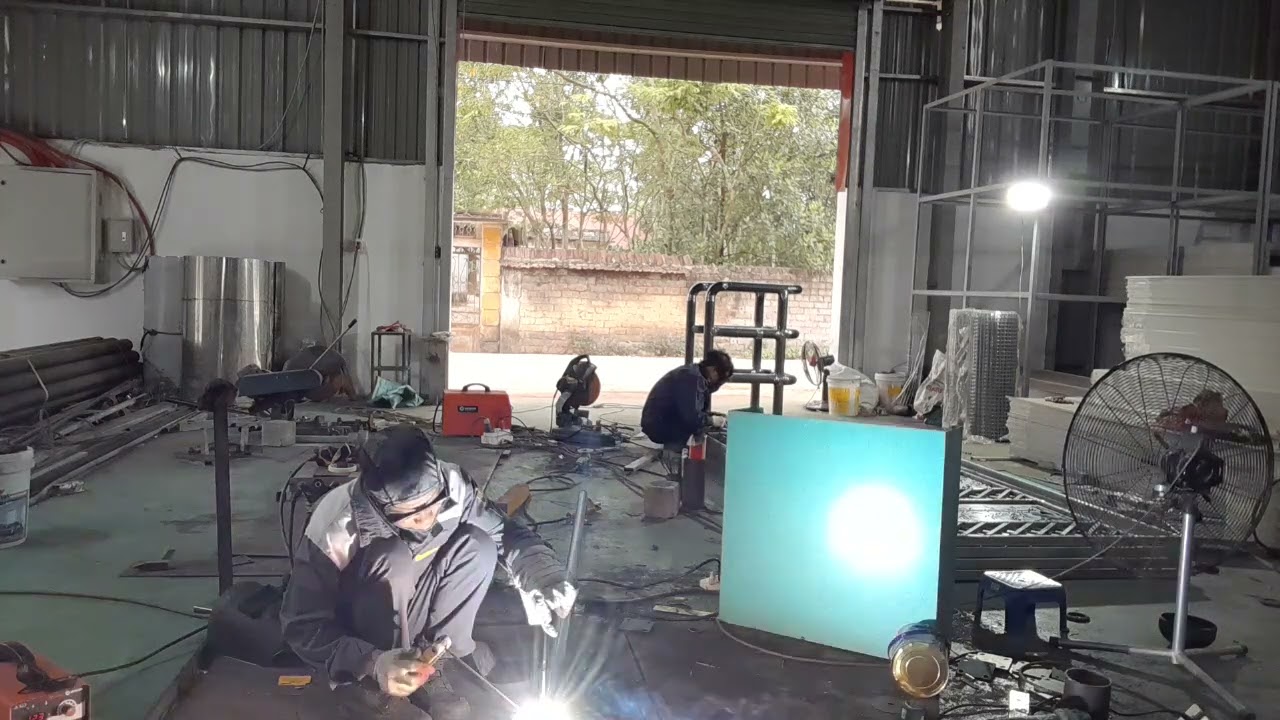 Daily Trials in the Life of a Mechanical Worker