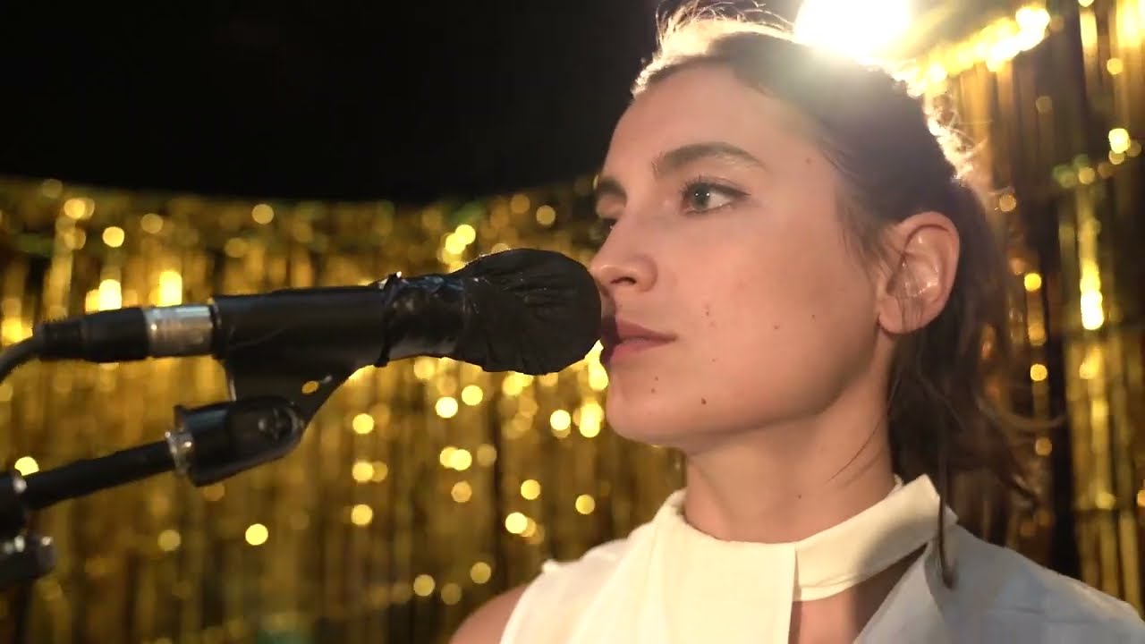 Lou de la Falaise - Moi Je (Live Session)