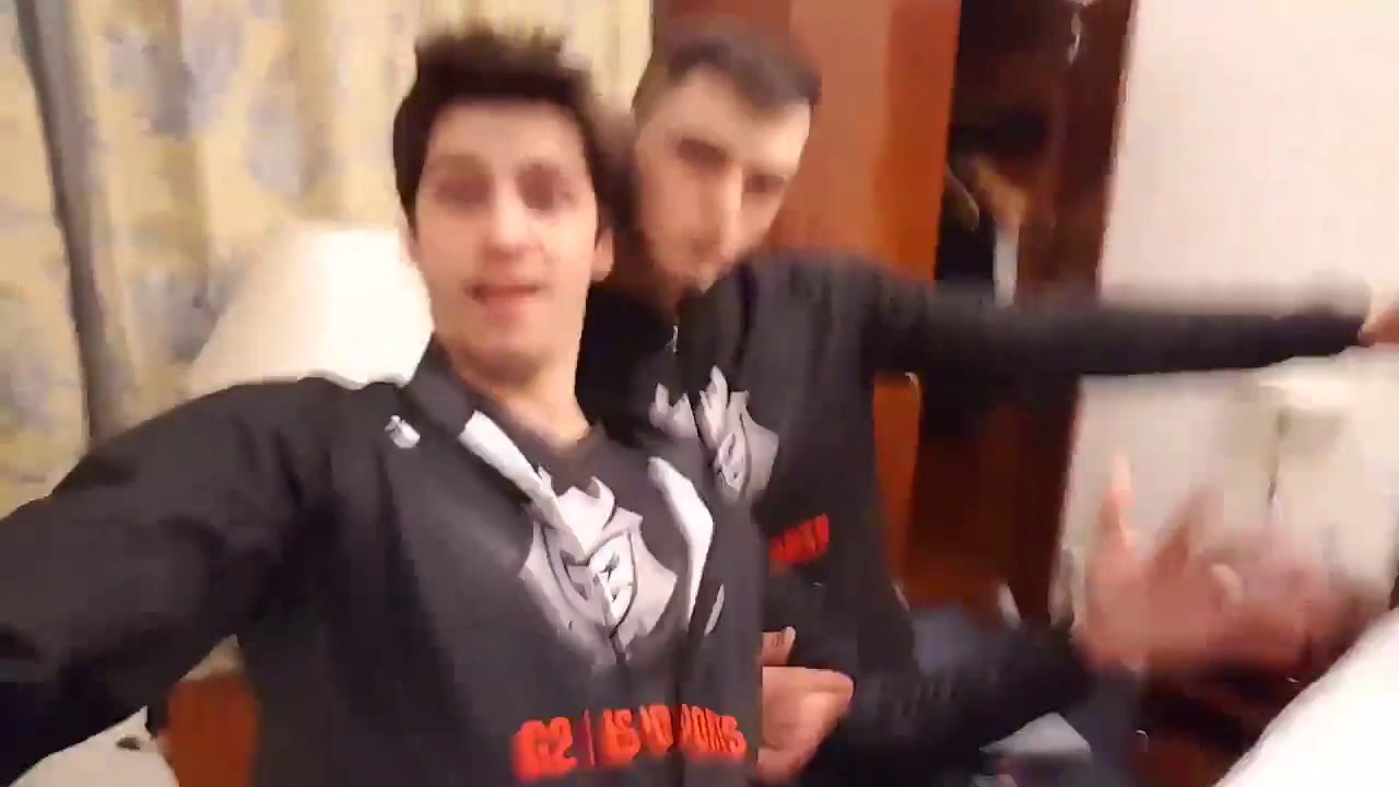 SmithZz and Shox dance