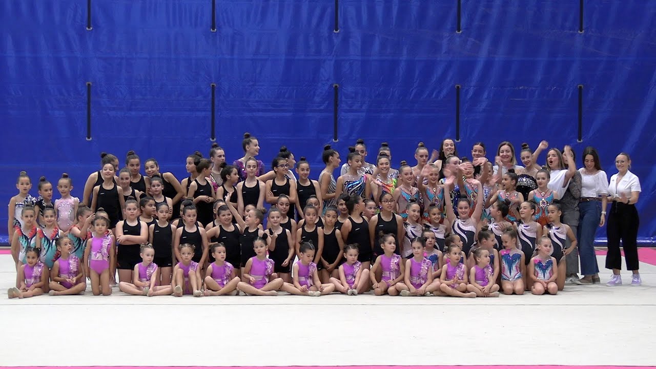 Las gimnastas ceutíes demuestran sus habilidades en una exhibición