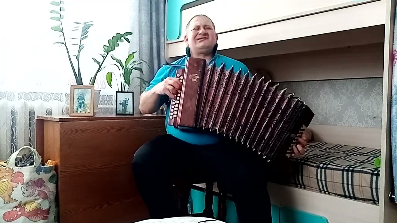 ой то не ветер ветку клонит