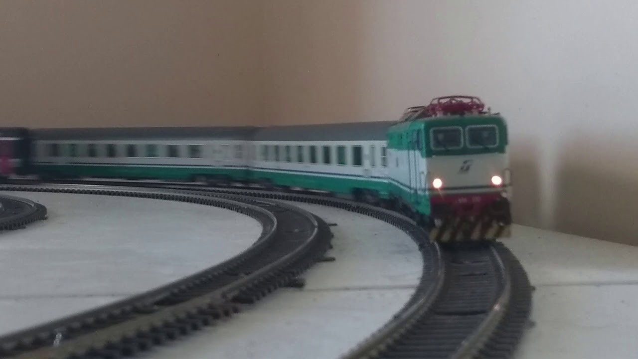 Trenitalia in HO c2003/4: Roco E645 and Rivarossi E646 (HR2731) hauling Eurocity and Intercity