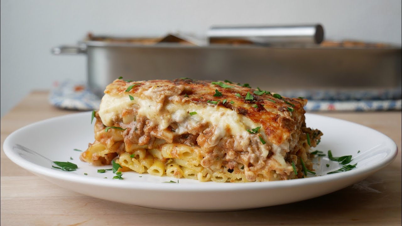 Griechischer Nudelauflauf mit Hackfleisch || Greek Pasta Bake with Ground Beef || [ENG SUBS]