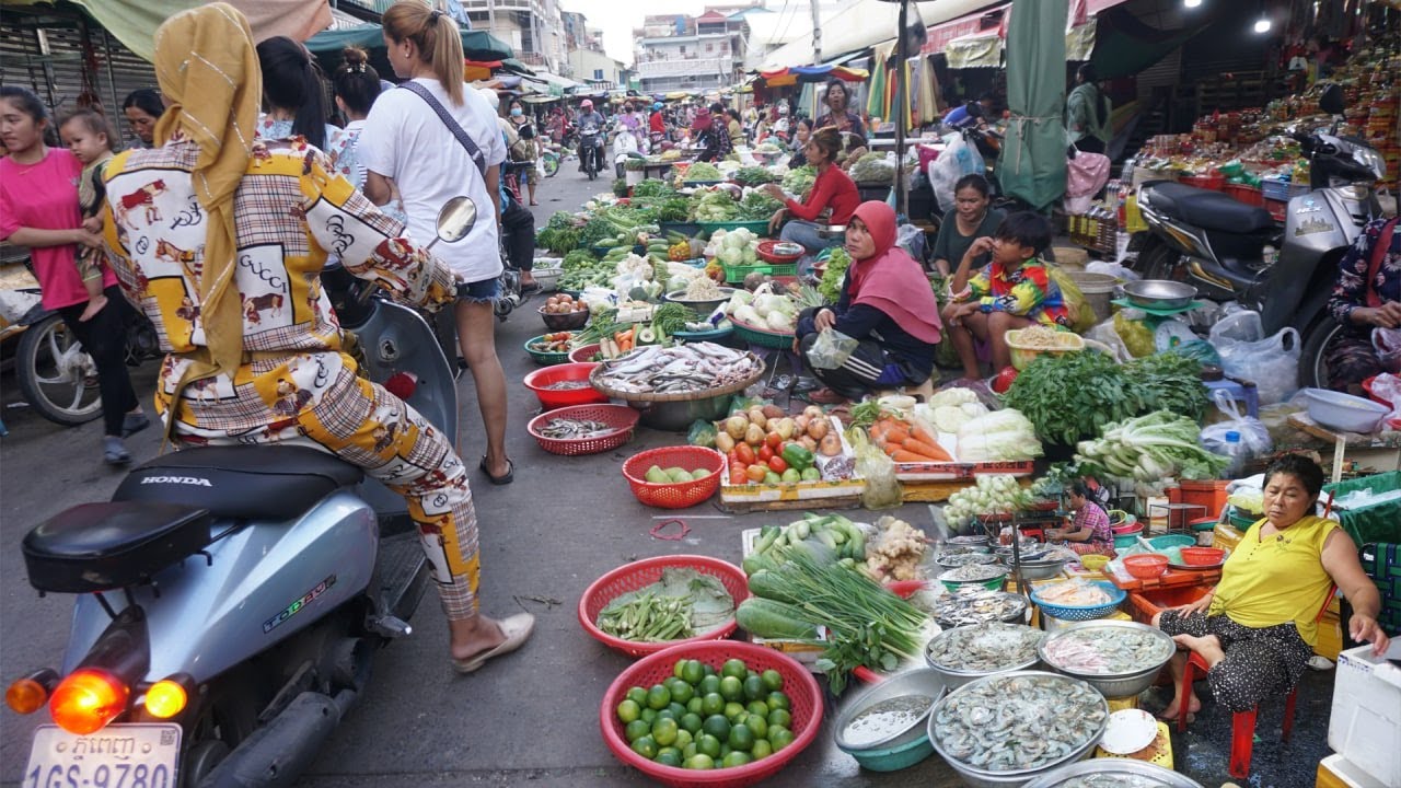 Evening Street Market @Chhbar Ampov - Many Fresh Vegetable, Natural Fish & More Street Food Market