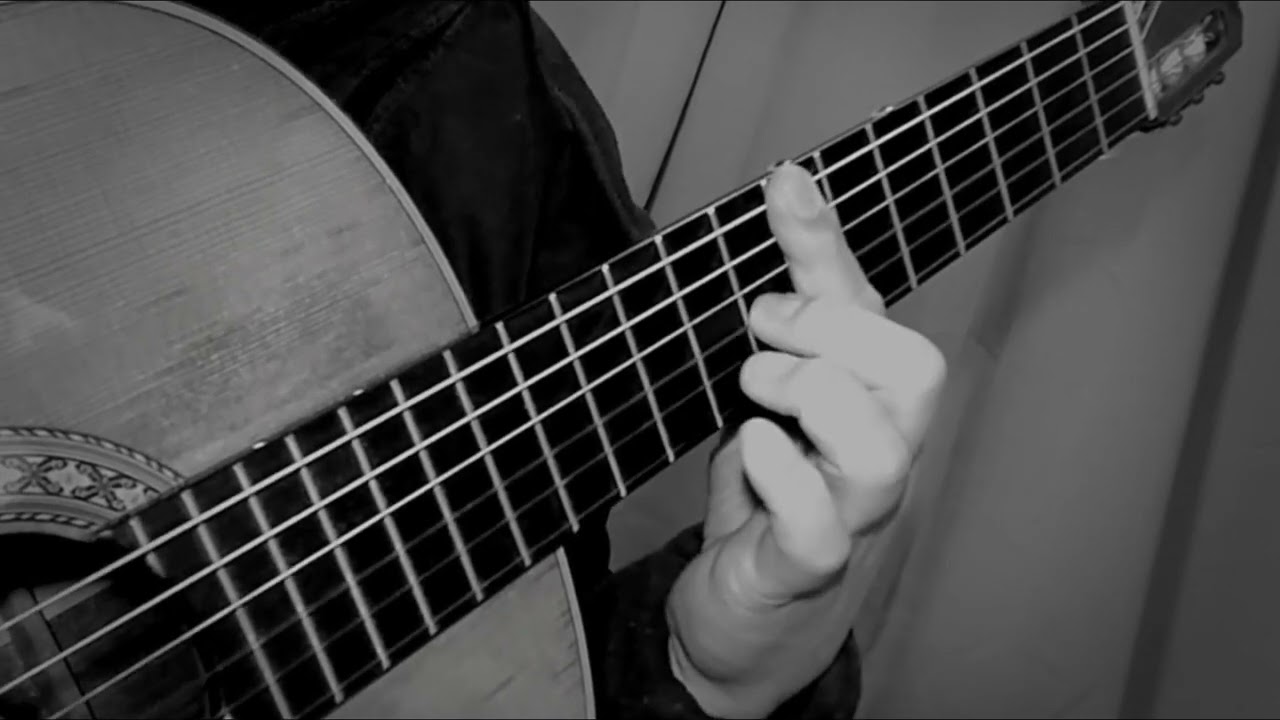 Cancion Caroreña (Rodrigo Riera) played by Yunlong Li guitar.