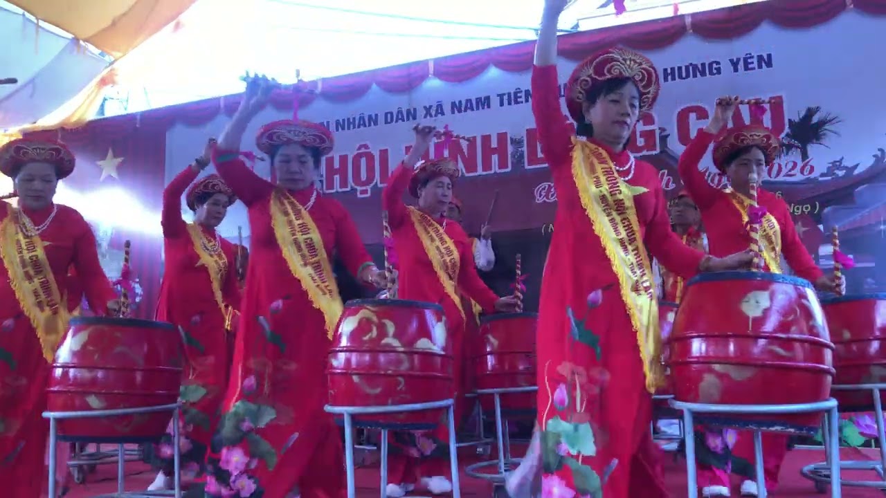 Trống hội chùa trình lâm biểu diễn tại đình làng cau 