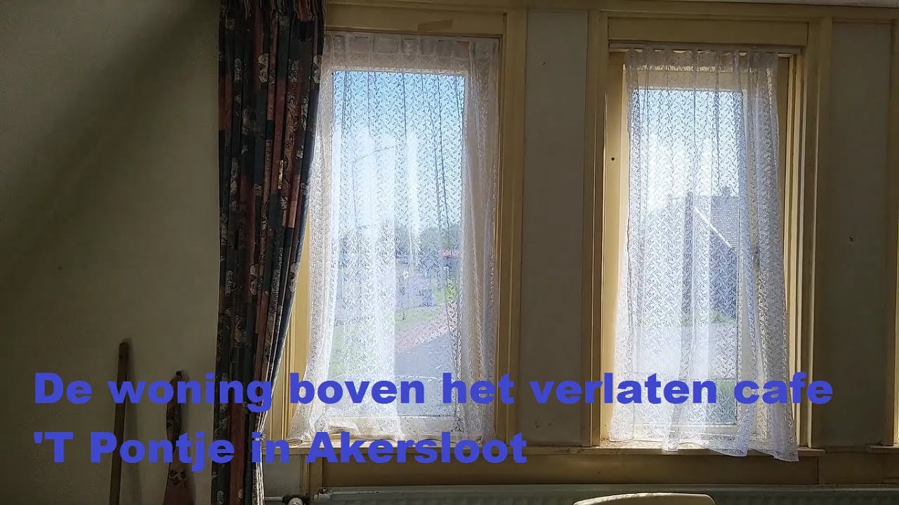 De woning boven het verlaten café 'T Pontje in Akersloot