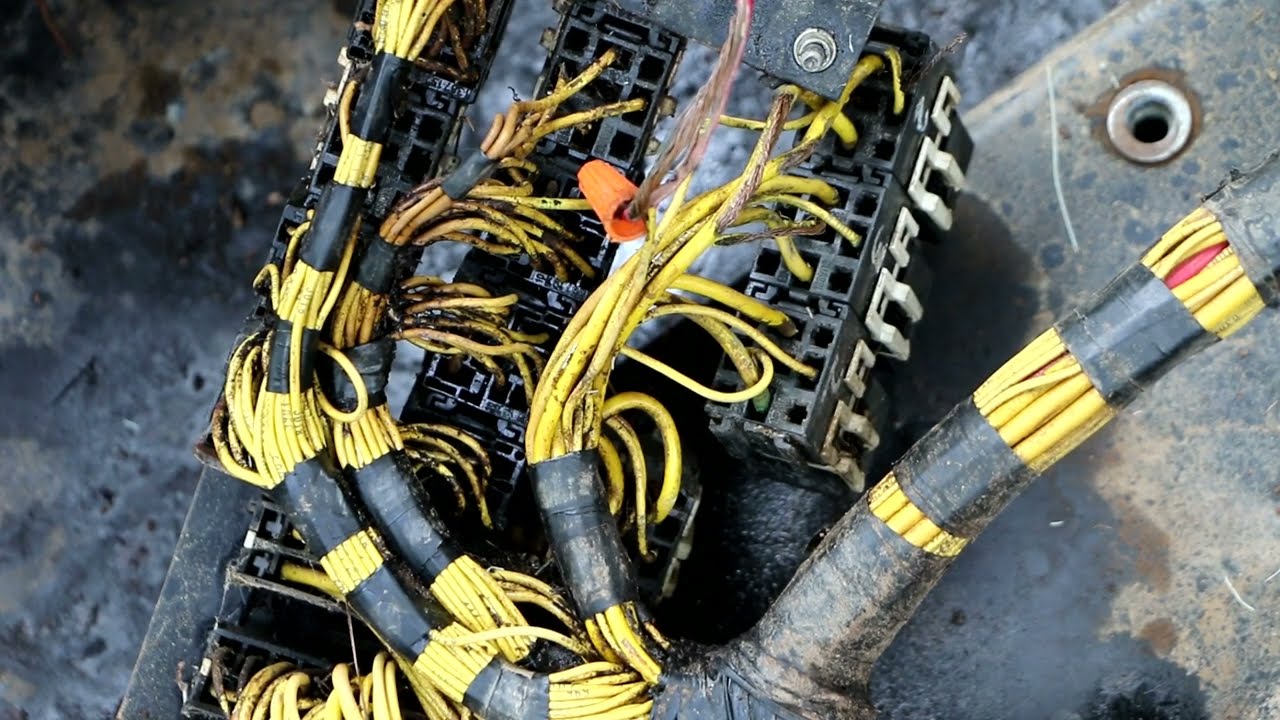 JCB Midi CX backhoe wiring issues: Won't start from key