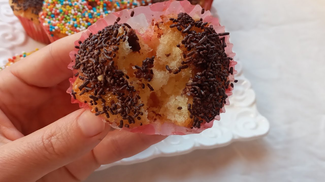 غير 2 بيضات حضري ارووع كاب كيك هشيش ورائع😋😋😋😋