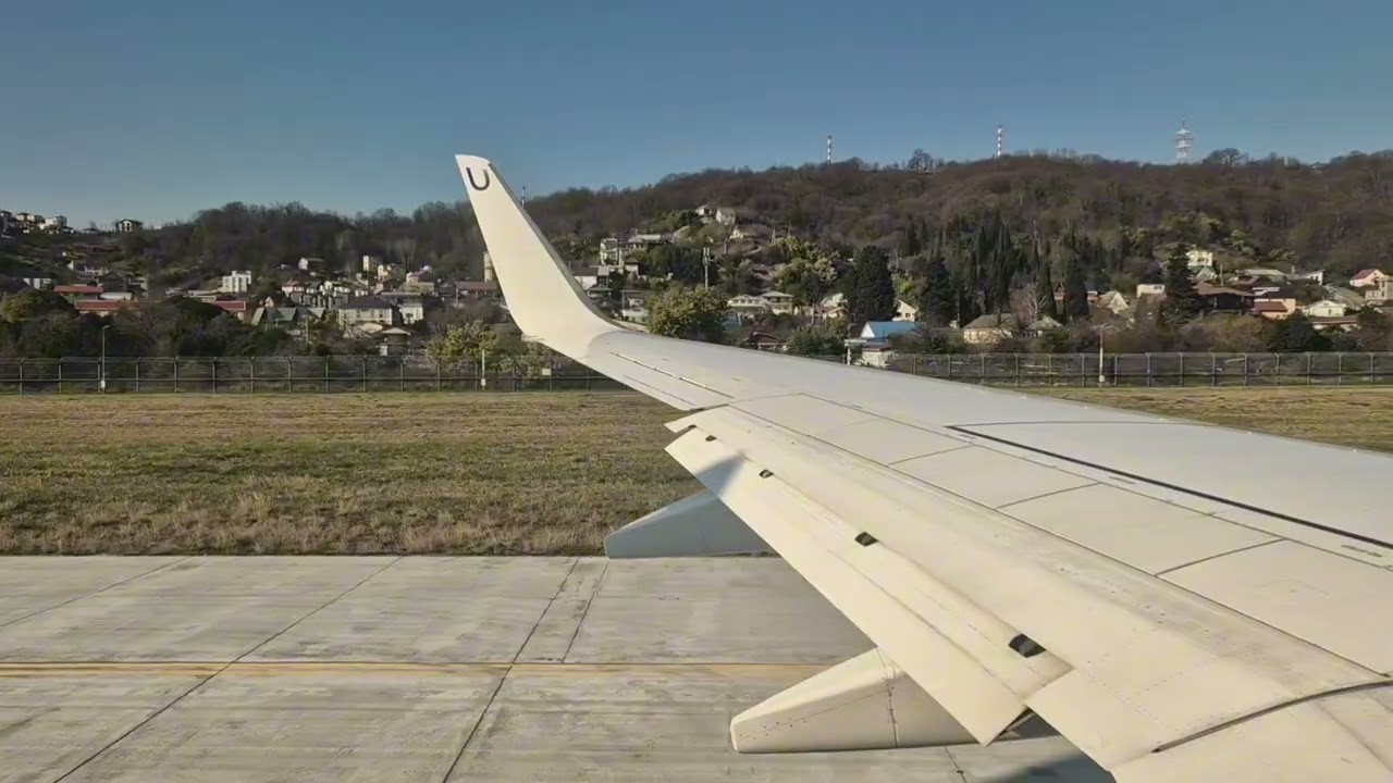 Полет на Boeing 737-800 рейсом UT-512 из Сочи в Сургут